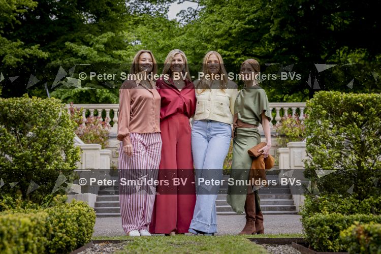 Den Haag 21 mei 2026
Fotouurtje met de koninklijke familie in de Hollandse tuin van Park Clingendael . Aanwezig Koning Willem Alexander Koningin Maxima Prinses Amalia Prinses Alexia en Prinses Ariane . 