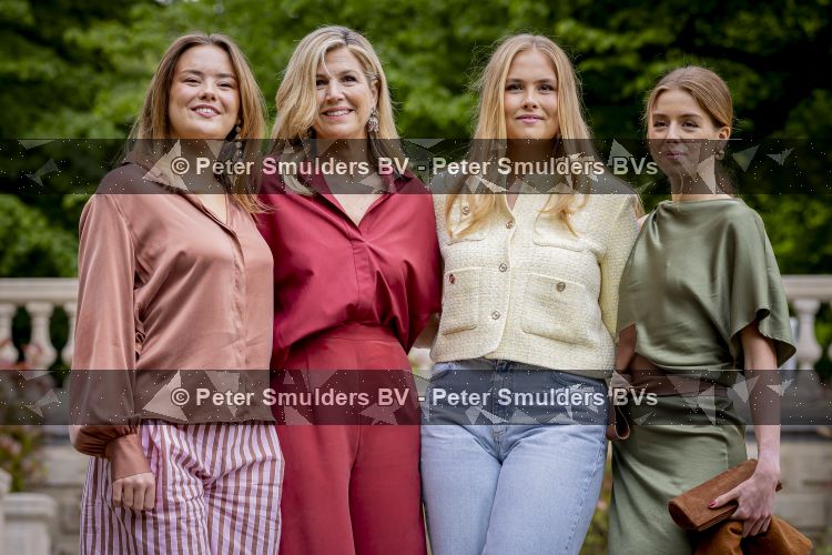 Den Haag 21 mei 2026
Fotouurtje met de koninklijke familie in de Hollandse tuin van Park Clingendael . Aanwezig Koning Willem Alexander Koningin Maxima Prinses Amalia Prinses Alexia en Prinses Ariane . 