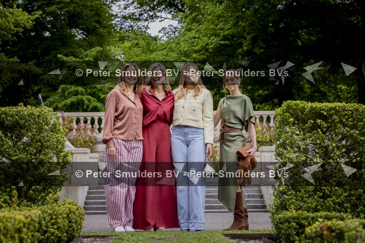 Den Haag 21 mei 2026
Fotouurtje met de koninklijke familie in de Hollandse tuin van Park Clingendael . Aanwezig Koning Willem Alexander Koningin Maxima Prinses Amalia Prinses Alexia en Prinses Ariane . 