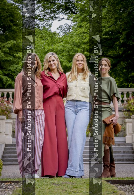 Den Haag 21 mei 2026
Fotouurtje met de koninklijke familie in de Hollandse tuin van Park Clingendael . Aanwezig Koning Willem Alexander Koningin Maxima Prinses Amalia Prinses Alexia en Prinses Ariane . 