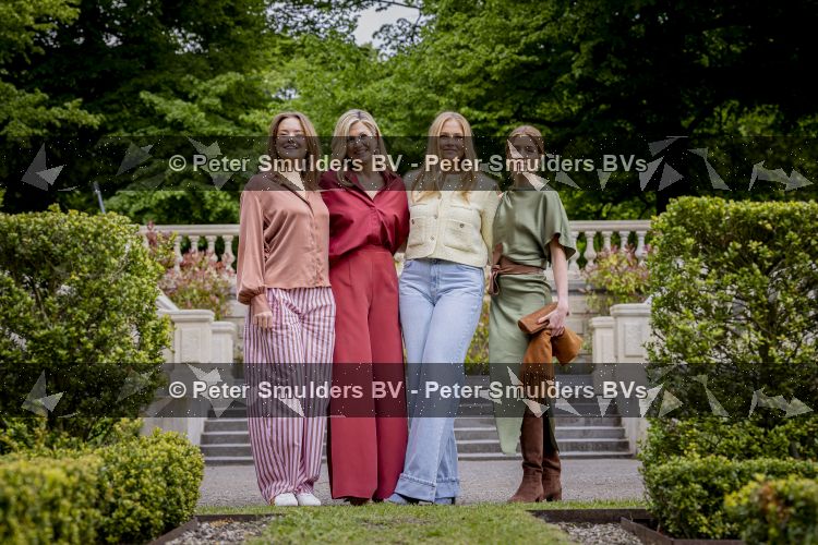 Den Haag 21 mei 2026
Fotouurtje met de koninklijke familie in de Hollandse tuin van Park Clingendael . Aanwezig Koning Willem Alexander Koningin Maxima Prinses Amalia Prinses Alexia en Prinses Ariane . 