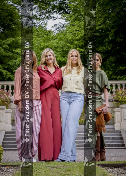 Den Haag 21 mei 2026
Fotouurtje met de koninklijke familie in de Hollandse tuin van Park Clingendael . Aanwezig Koning Willem Alexander Koningin Maxima Prinses Amalia Prinses Alexia en Prinses Ariane . 