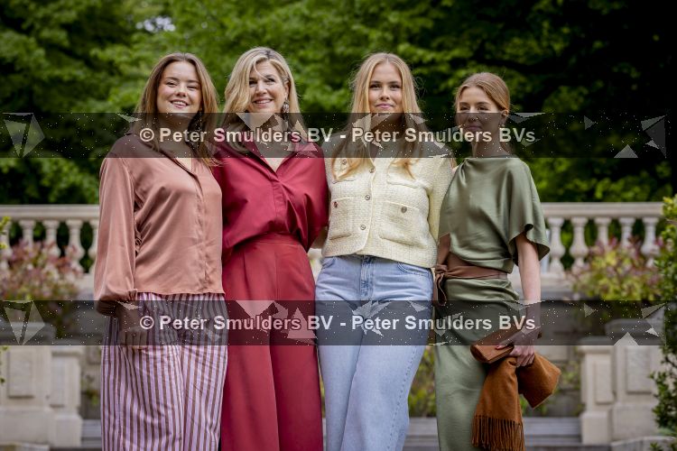 Den Haag 21 mei 2026
Fotouurtje met de koninklijke familie in de Hollandse tuin van Park Clingendael . Aanwezig Koning Willem Alexander Koningin Maxima Prinses Amalia Prinses Alexia en Prinses Ariane . 