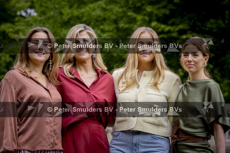 Den Haag 21 mei 2026
Fotouurtje met de koninklijke familie in de Hollandse tuin van Park Clingendael . Aanwezig Koning Willem Alexander Koningin Maxima Prinses Amalia Prinses Alexia en Prinses Ariane . 