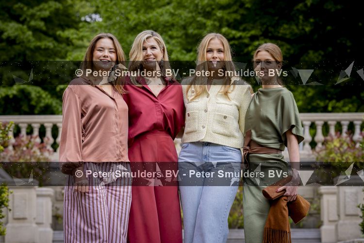 Den Haag 21 mei 2026
Fotouurtje met de koninklijke familie in de Hollandse tuin van Park Clingendael . Aanwezig Koning Willem Alexander Koningin Maxima Prinses Amalia Prinses Alexia en Prinses Ariane . 