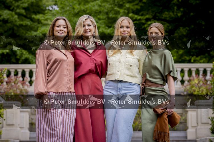Den Haag 21 mei 2026
Fotouurtje met de koninklijke familie in de Hollandse tuin van Park Clingendael . Aanwezig Koning Willem Alexander Koningin Maxima Prinses Amalia Prinses Alexia en Prinses Ariane . 