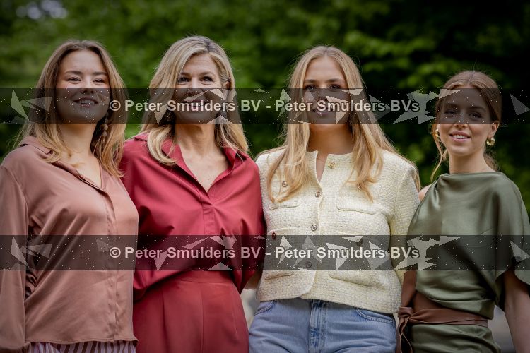 Den Haag 21 mei 2026
Fotouurtje met de koninklijke familie in de Hollandse tuin van Park Clingendael . Aanwezig Koning Willem Alexander Koningin Maxima Prinses Amalia Prinses Alexia en Prinses Ariane . 