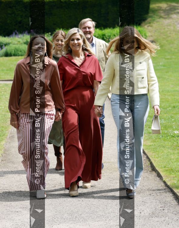 Den Haag 21 mei 2026
Fotouurtje met de koninklijke familie in de Hollandse tuin van Park Clingendael . Aanwezig Koning Willem Alexander Koningin Maxima Prinses Amalia Prinses Alexia en Prinses Ariane . 
