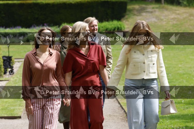 Den Haag 21 mei 2026
Fotouurtje met de koninklijke familie in de Hollandse tuin van Park Clingendael . Aanwezig Koning Willem Alexander Koningin Maxima Prinses Amalia Prinses Alexia en Prinses Ariane . 