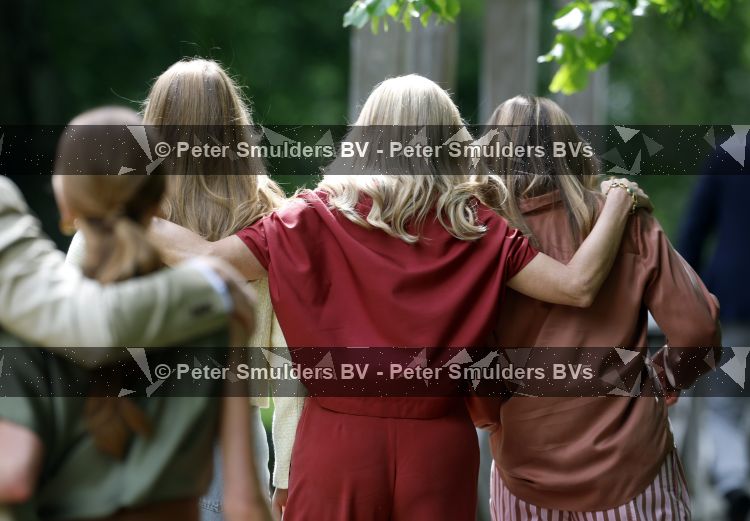 Den Haag 21 mei 2026
Fotouurtje met de koninklijke familie in de Hollandse tuin van Park Clingendael . Aanwezig Koning Willem Alexander Koningin Maxima Prinses Amalia Prinses Alexia en Prinses Ariane . 