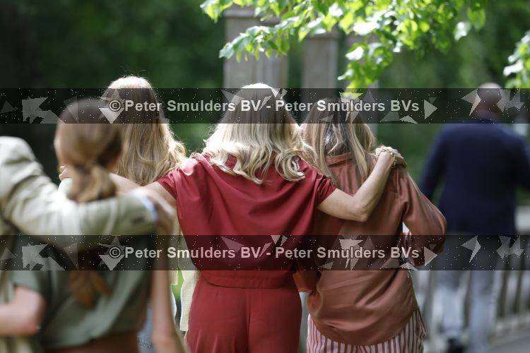 Den Haag 21 mei 2026
Fotouurtje met de koninklijke familie in de Hollandse tuin van Park Clingendael . Aanwezig Koning Willem Alexander Koningin Maxima Prinses Amalia Prinses Alexia en Prinses Ariane . 