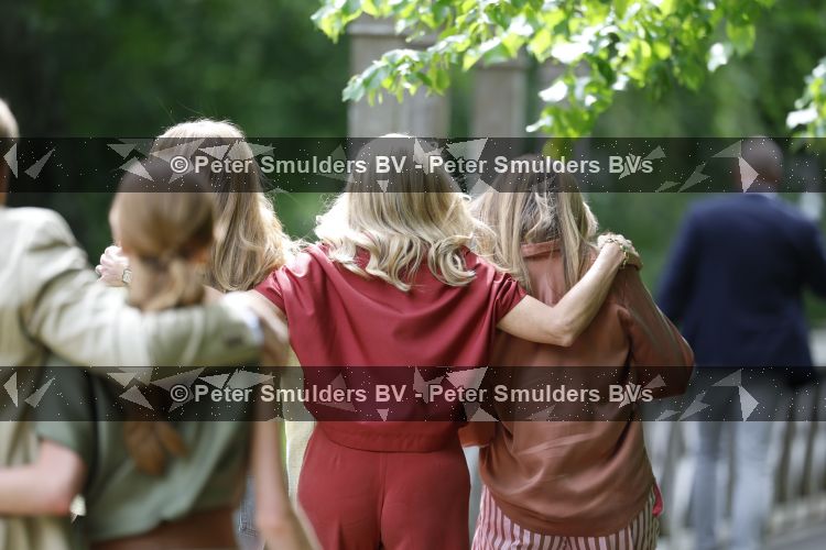 Den Haag 21 mei 2026
Fotouurtje met de koninklijke familie in de Hollandse tuin van Park Clingendael . Aanwezig Koning Willem Alexander Koningin Maxima Prinses Amalia Prinses Alexia en Prinses Ariane . 
