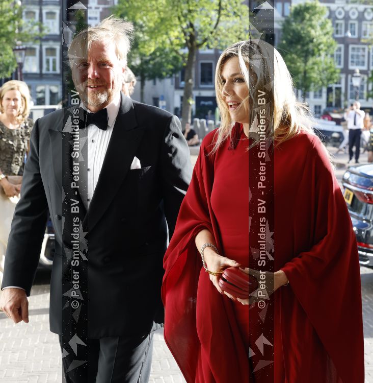 Amsterdam 2 juli 2026
Zijne Majesteit de Koning Willem Alexander en Hare Majesteit Koningin Maxima zijn aanwezig bij het gala van het Nationale Ballet ter ere van het afscheid van directeur Ted Brandsen. OOk burgemeester Femke Halsema en Commisaris v d Koningin Arthur v Dijk zijn aanwezig . Jessica Durlacher 