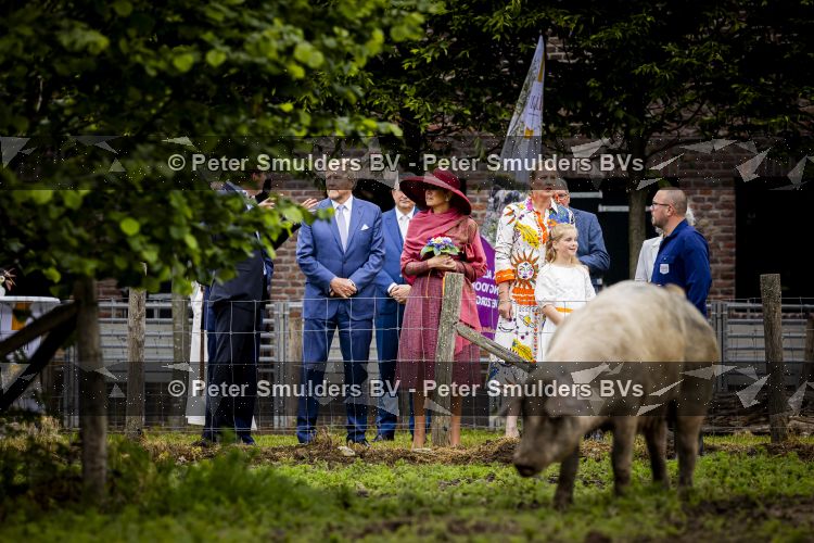 ROERMOND 19 mei 2026 Koning Willem Alexander en Koningin Maxima brengen een streekbezoek aan de gemeenten Maasgouw, Echt-Susteren, Roerdalen en Roermond. Tijdens het streekbezoek bezoekt het paar de schutterij in Wessem, Abdij Lilbosch in Echt, het smalste stukje Nederland in Illikhoven en Roermond, 19 Mei 2026. 