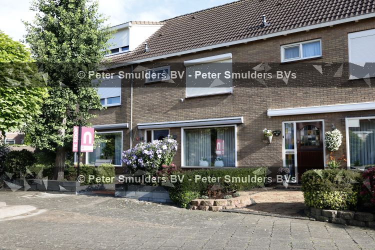 Volendam 27 juli 2026
Jan Smit heeft voor zijn ex vrouw Liza Smit Liza Plat en zijn kinderen dit huis gekocht . 
Het ligt een paar 100 meter van zijn huis 