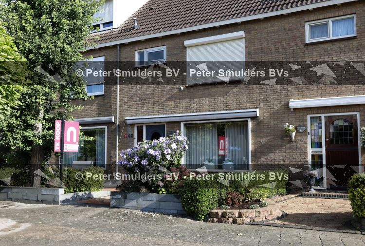 Volendam 27 juli 2026
Jan Smit heeft voor zijn ex vrouw Liza Smit Liza Plat en zijn kinderen dit huis gekocht . 
Het ligt een paar 100 meter van zijn huis 