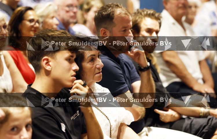Den Haag 10 juli 2026
Boekpresentatie Estevana Polman bij boekenwinkel Paagman . Eva Jinek interviewt haar . Lolita v d Vaart