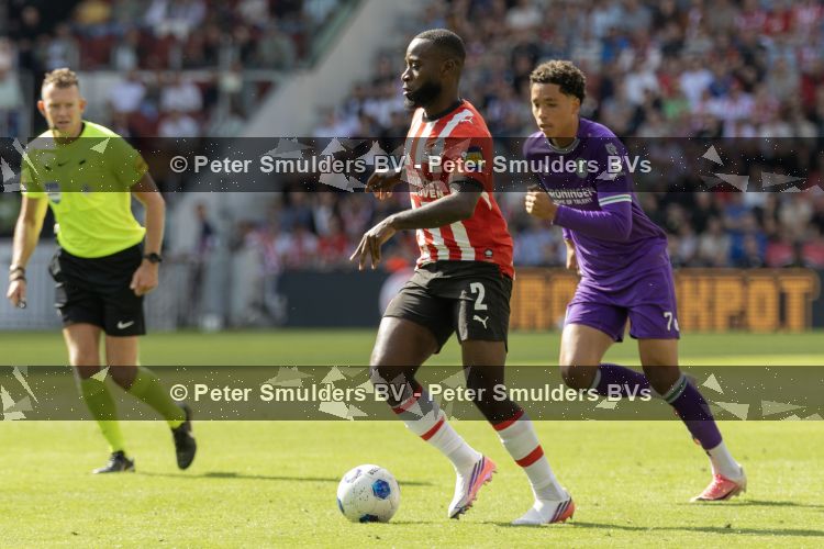 Eindhoven, 23 augustus 2026
Vriendenloterij Eredivisie
PSV - FC Groningen eindstand 5-1
Lutsharel Geertruida

Foto Carlo van Hout
