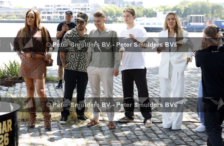 Rotterdam 1 juli 2026
Presentatie de pianoman van Jeroen v d Boom . Gastoptredens zijn er van Mart Hoogkamer Glennis Grace Waylon Luuk v d Boom Kimberly Fransens en Sezina Kelsey