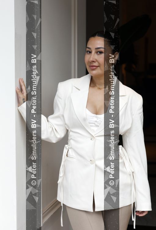 Amsterdam 18 mei 2026
Stephanie Tency in het Amstelhotel . Ze vertrekken daarna met aantal gasten met boot om half jaar van haar boek te vieren . Mahi Khalesi. 