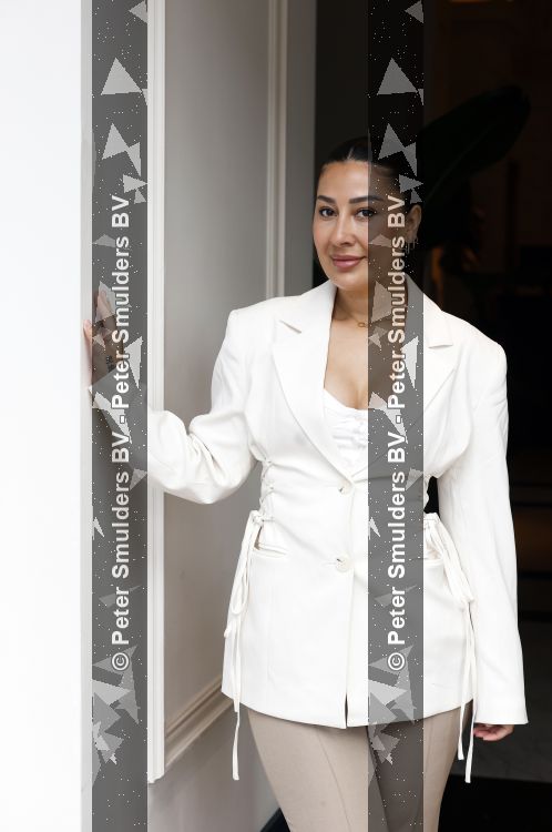 Amsterdam 18 mei 2026
Stephanie Tency in het Amstelhotel . Ze vertrekken daarna met aantal gasten met boot om half jaar van haar boek te vieren . Mahi Khalesi. 