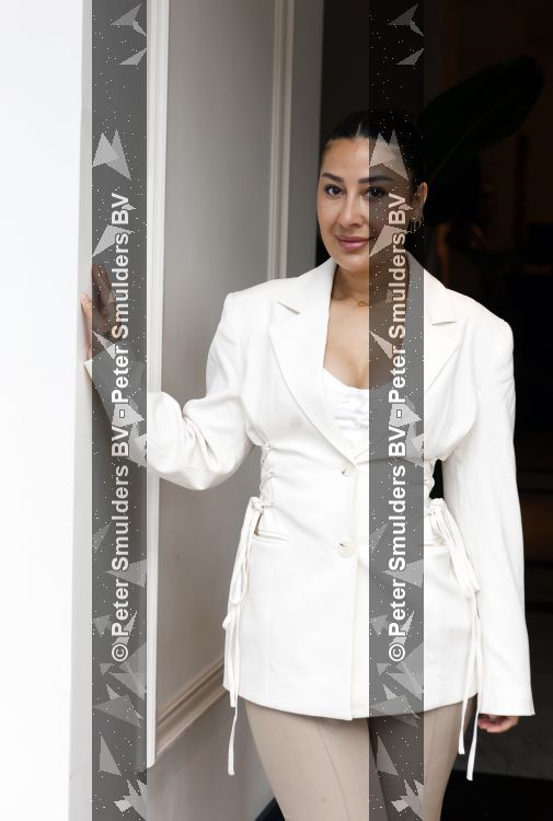 Amsterdam 18 mei 2026
Stephanie Tency in het Amstelhotel . Ze vertrekken daarna met aantal gasten met boot om half jaar van haar boek te vieren . Mahi Khalesi. 