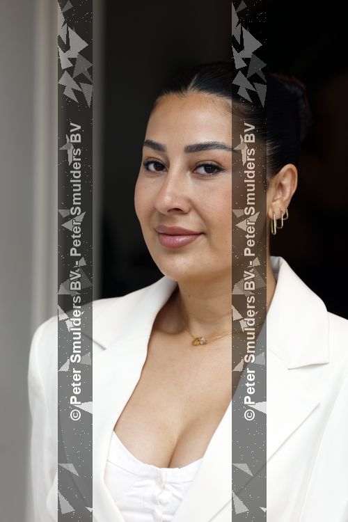 Amsterdam 18 mei 2026
Stephanie Tency in het Amstelhotel . Ze vertrekken daarna met aantal gasten met boot om half jaar van haar boek te vieren . Mahi Khalesi. 