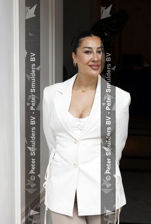 Amsterdam 18 mei 2026
Stephanie Tency in het Amstelhotel . Ze vertrekken daarna met aantal gasten met boot om half jaar van haar boek te vieren . Mahi Khalesi. 