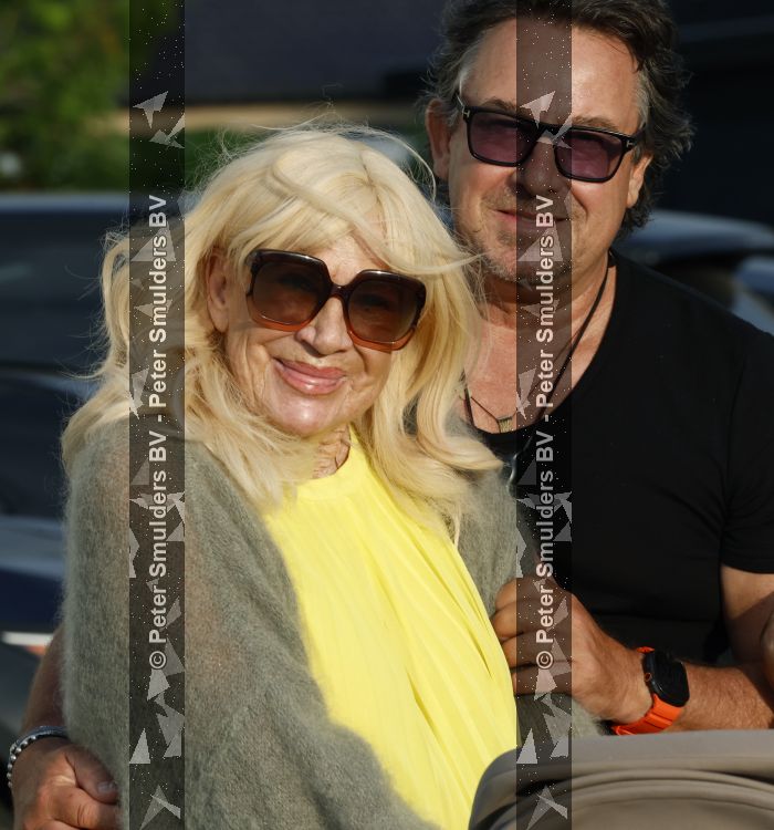 Aalsmeer 7 juli 2026
Mary Borsato viert haar 81 e verjaardag . oa aanwezig Marco Borsato Luca Borsato Sylvana Borsato met een goede vriendin en Jacky Omtzigt met zoontje.. Ze gingen eten bij restaurant Centennial .