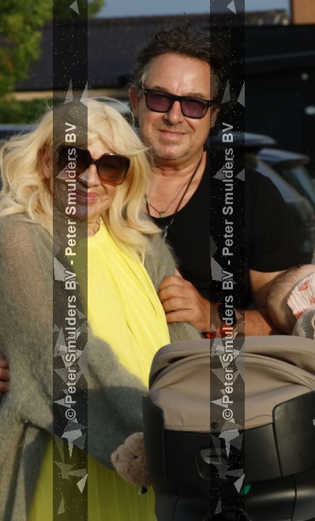 Aalsmeer 7 juli 2026
Mary Borsato viert haar 81 e verjaardag . oa aanwezig Marco Borsato Luca Borsato Sylvana Borsato met een goede vriendin en Jacky Omtzigt met zoontje.. Ze gingen eten bij restaurant Centennial .