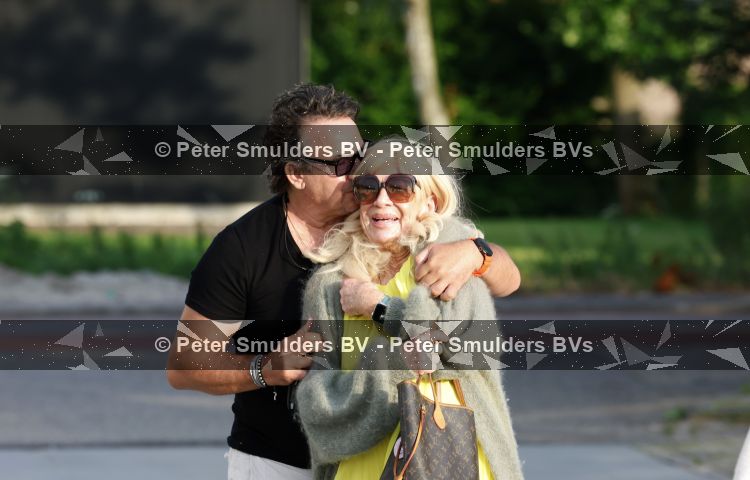 Aalsmeer 7 juli 2026
Mary Borsato viert haar 81 e verjaardag . oa aanwezig Marco Borsato Luca Borsato Sylvana Borsato met een goede vriendin en Jacky Omtzigt met zoontje.. Ze gingen eten bij restaurant Centennial .