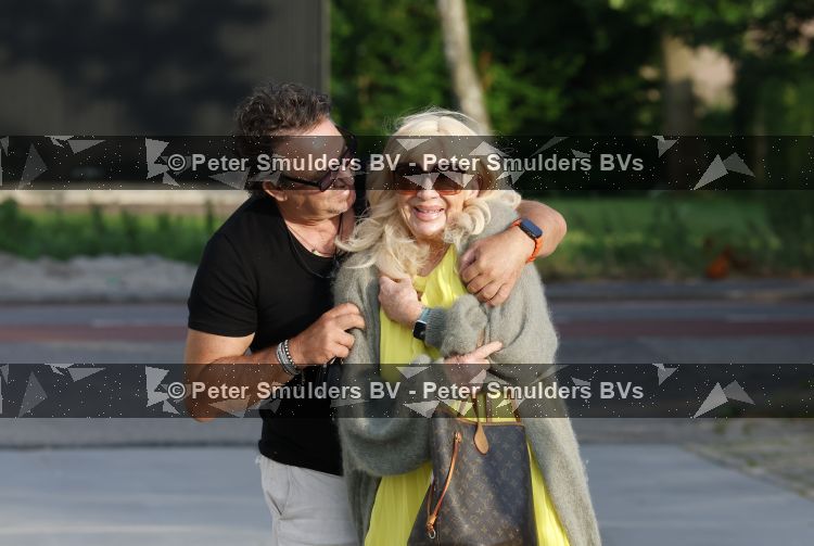 Aalsmeer 7 juli 2026
Mary Borsato viert haar 81 e verjaardag . oa aanwezig Marco Borsato Luca Borsato Sylvana Borsato met een goede vriendin en Jacky Omtzigt met zoontje.. Ze gingen eten bij restaurant Centennial .