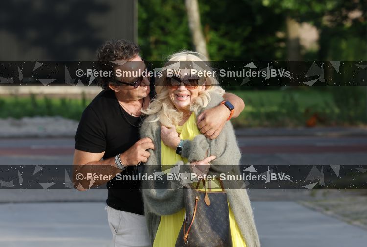 Aalsmeer 7 juli 2026
Mary Borsato viert haar 81 e verjaardag . oa aanwezig Marco Borsato Luca Borsato Sylvana Borsato met een goede vriendin en Jacky Omtzigt met zoontje.. Ze gingen eten bij restaurant Centennial .