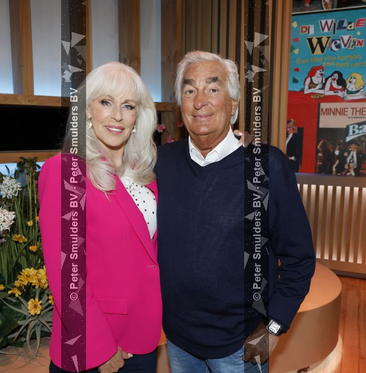 Hilversum 15 mei 2026
Marga Bult Rita v Rooij Margot v d Ven en Gemma v Eck van damesgroep Babe bij omroep Max op het mediapark . Marga Bult en partner Ludo Voeten 