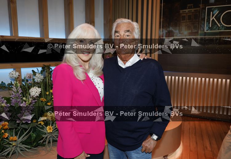 Hilversum 15 mei 2026
Marga Bult Rita v Rooij Margot v d Ven en Gemma v Eck van damesgroep Babe bij omroep Max op het mediapark . Marga Bult en partner Ludo Voeten 