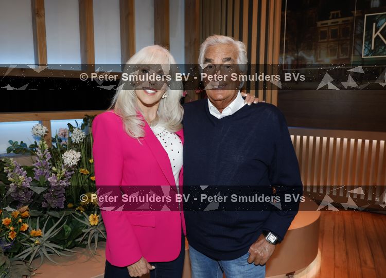 Hilversum 15 mei 2026
Marga Bult Rita v Rooij Margot v d Ven en Gemma v Eck van damesgroep Babe bij omroep Max op het mediapark . Marga Bult en partner Ludo Voeten 