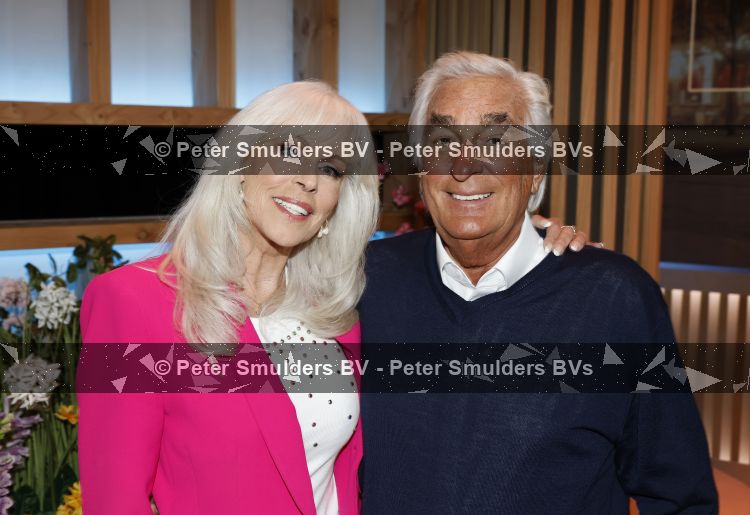 Hilversum 15 mei 2026
Marga Bult Rita v Rooij Margot v d Ven en Gemma v Eck van damesgroep Babe bij omroep Max op het mediapark . Marga Bult en partner Ludo Voeten 
