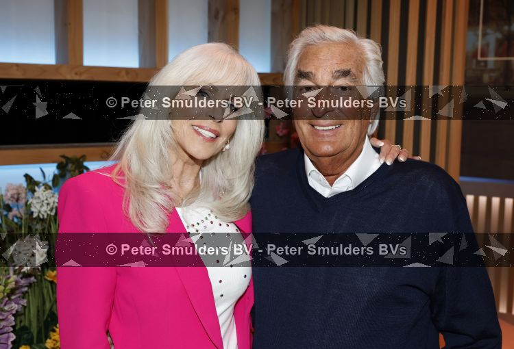 Hilversum 15 mei 2026
Marga Bult Rita v Rooij Margot v d Ven en Gemma v Eck van damesgroep Babe bij omroep Max op het mediapark . Marga Bult en partner Ludo Voeten 