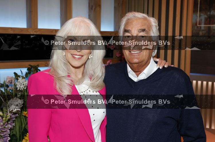 Hilversum 15 mei 2026
Marga Bult Rita v Rooij Margot v d Ven en Gemma v Eck van damesgroep Babe bij omroep Max op het mediapark . Marga Bult en partner Ludo Voeten 