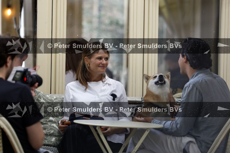Amsterdam 27 juli 2026
Mark Baanders wordt in amsterdam zuid op straat en terras geinterviewd