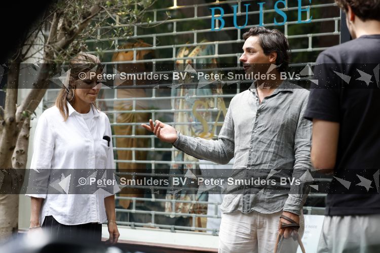 Amsterdam 27 juli 2026
Mark Baanders wordt in amsterdam zuid op straat en terras geinterviewd