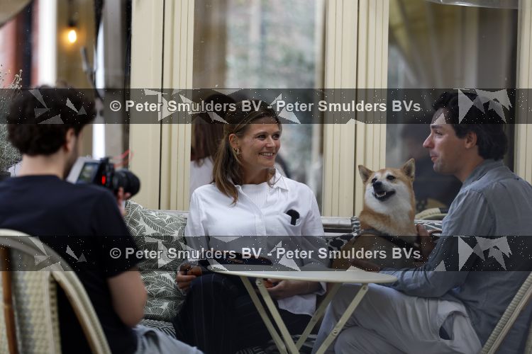 Amsterdam 27 juli 2026
Mark Baanders wordt in amsterdam zuid op straat en terras geinterviewd