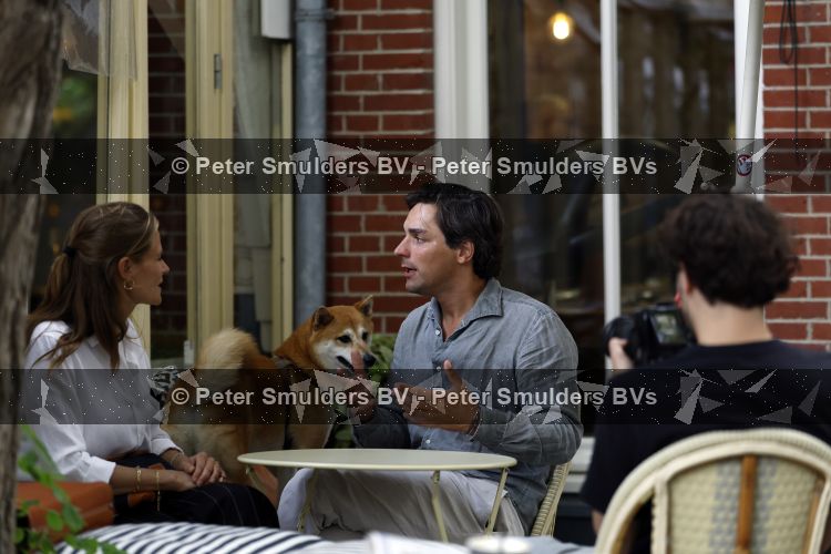 Amsterdam 27 juli 2026
Mark Baanders wordt in amsterdam zuid op straat en terras geinterviewd