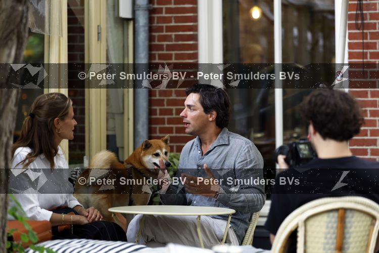 Amsterdam 27 juli 2026
Mark Baanders wordt in amsterdam zuid op straat en terras geinterviewd