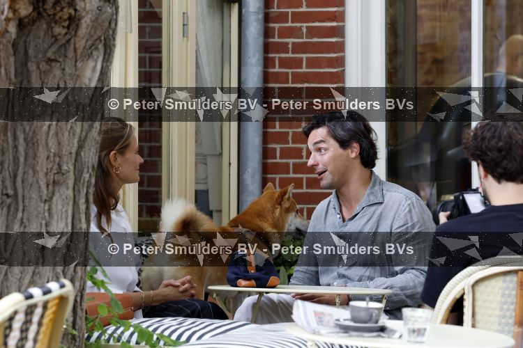Amsterdam 27 juli 2026
Mark Baanders wordt in amsterdam zuid op straat en terras geinterviewd