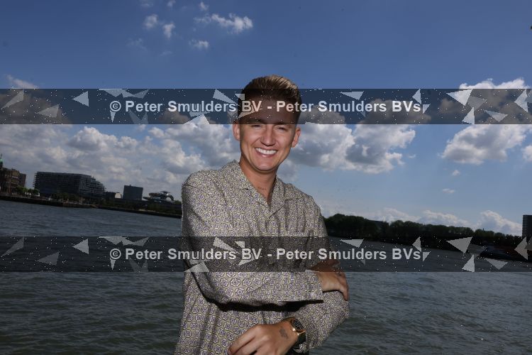Rotterdam 1 juli 2026
Presentatie de pianoman van Jeroen v d Boom . Gastoptredens zijn er van Mart Hoogkamer Glennis Grace Waylon Luuk v d Boom Kimberly Fransens en Sezina Kelsey