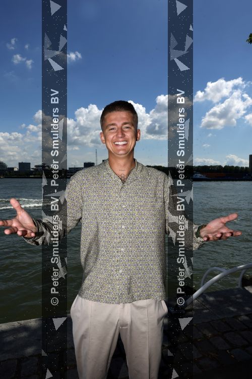 Rotterdam 1 juli 2026
Presentatie de pianoman van Jeroen v d Boom . Gastoptredens zijn er van Mart Hoogkamer Glennis Grace Waylon Luuk v d Boom Kimberly Fransens en Sezina Kelsey