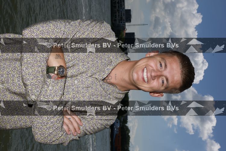 Rotterdam 1 juli 2026
Presentatie de pianoman van Jeroen v d Boom . Gastoptredens zijn er van Mart Hoogkamer Glennis Grace Waylon Luuk v d Boom Kimberly Fransens en Sezina Kelsey