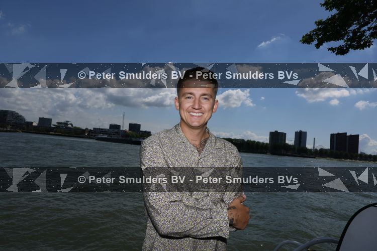 Rotterdam 1 juli 2026
Presentatie de pianoman van Jeroen v d Boom . Gastoptredens zijn er van Mart Hoogkamer Glennis Grace Waylon Luuk v d Boom Kimberly Fransens en Sezina Kelsey
