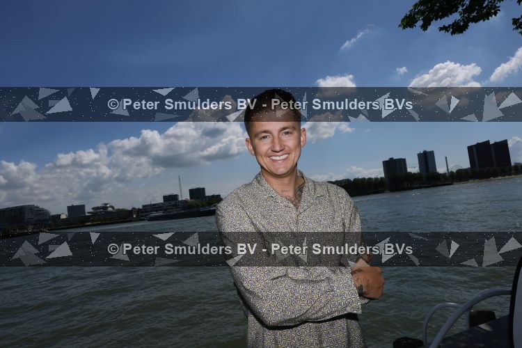 Rotterdam 1 juli 2026
Presentatie de pianoman van Jeroen v d Boom . Gastoptredens zijn er van Mart Hoogkamer Glennis Grace Waylon Luuk v d Boom Kimberly Fransens en Sezina Kelsey